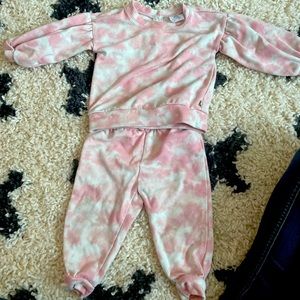 Baby gap set. Good condition only wore once